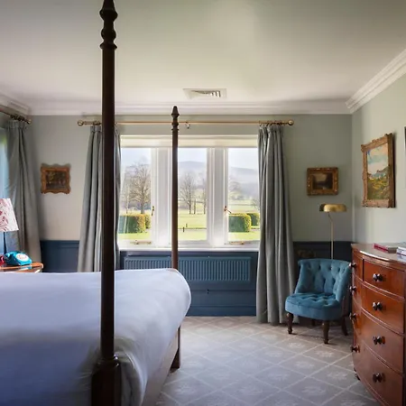 The Devonshire Arms At 4*