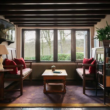 The Devonshire Arms At 4*
