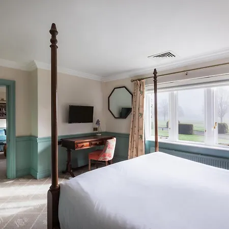 The Devonshire Arms At 4*