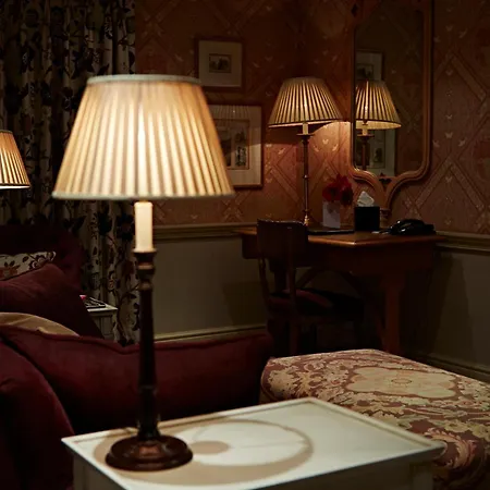 The Devonshire Arms At 4*