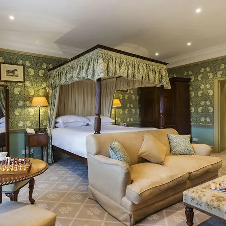 The Devonshire Arms At 4*