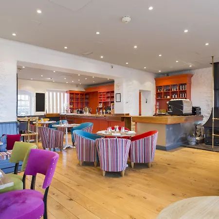 The Devonshire Arms At 4*