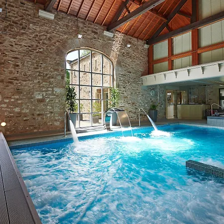 The Devonshire Arms At 4*