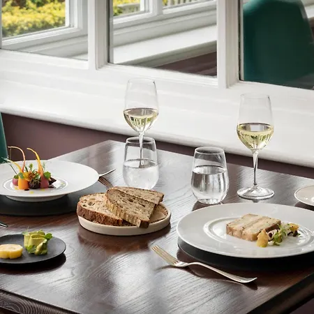 The Devonshire Arms At 4*