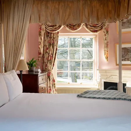 The Devonshire Arms At 볼턴애비