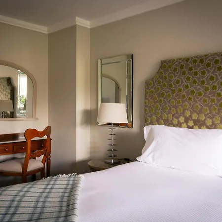 The Devonshire Arms At 4*